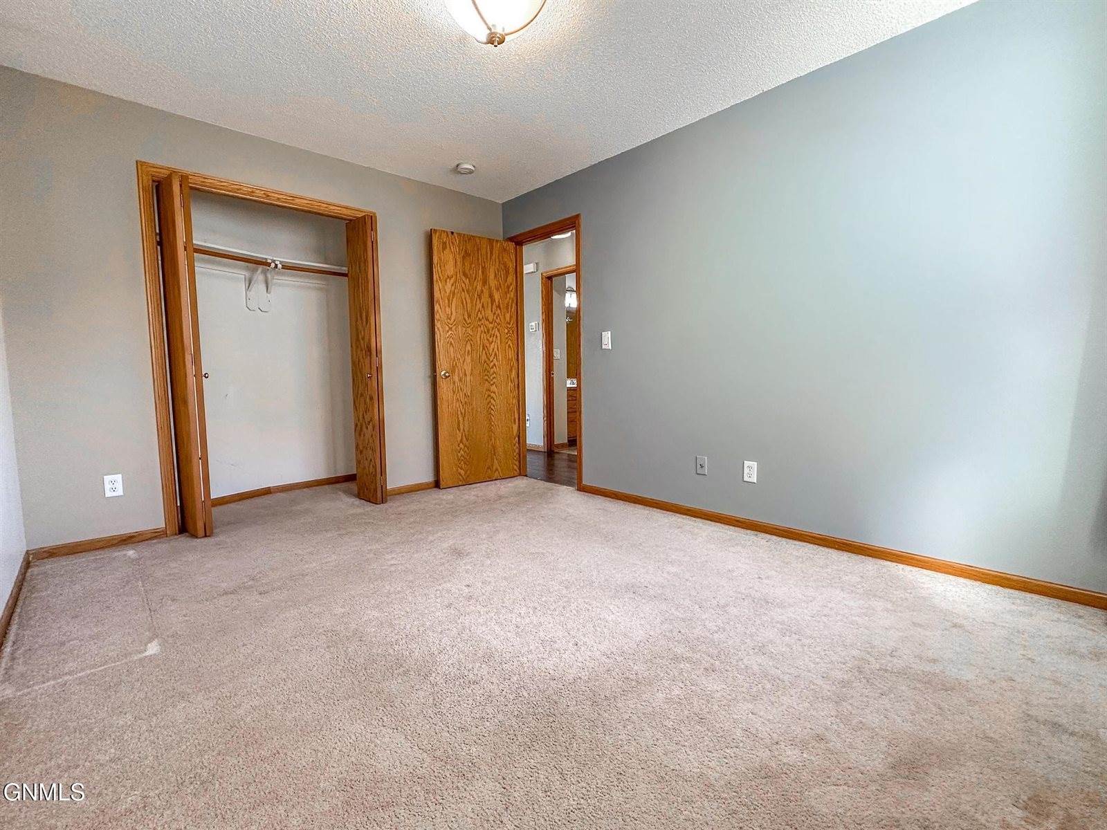 931 Breton Drive, Bismarck, ND 58503