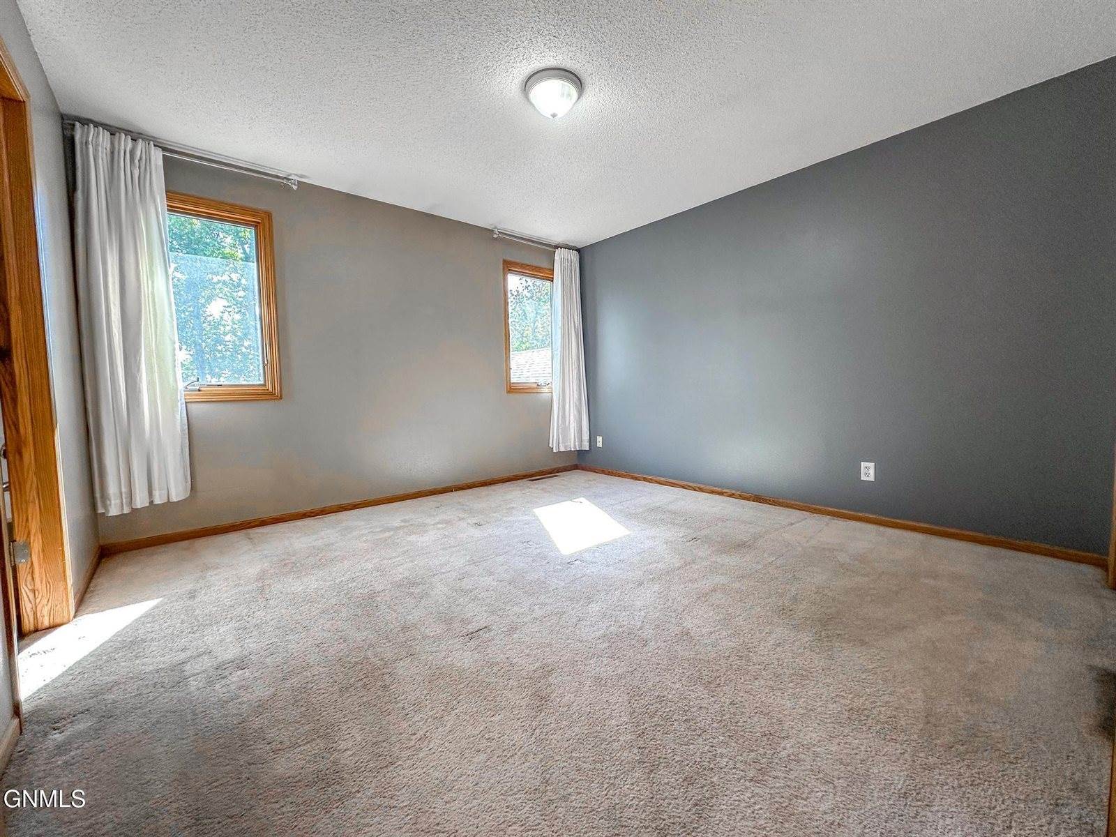 931 Breton Drive, Bismarck, ND 58503