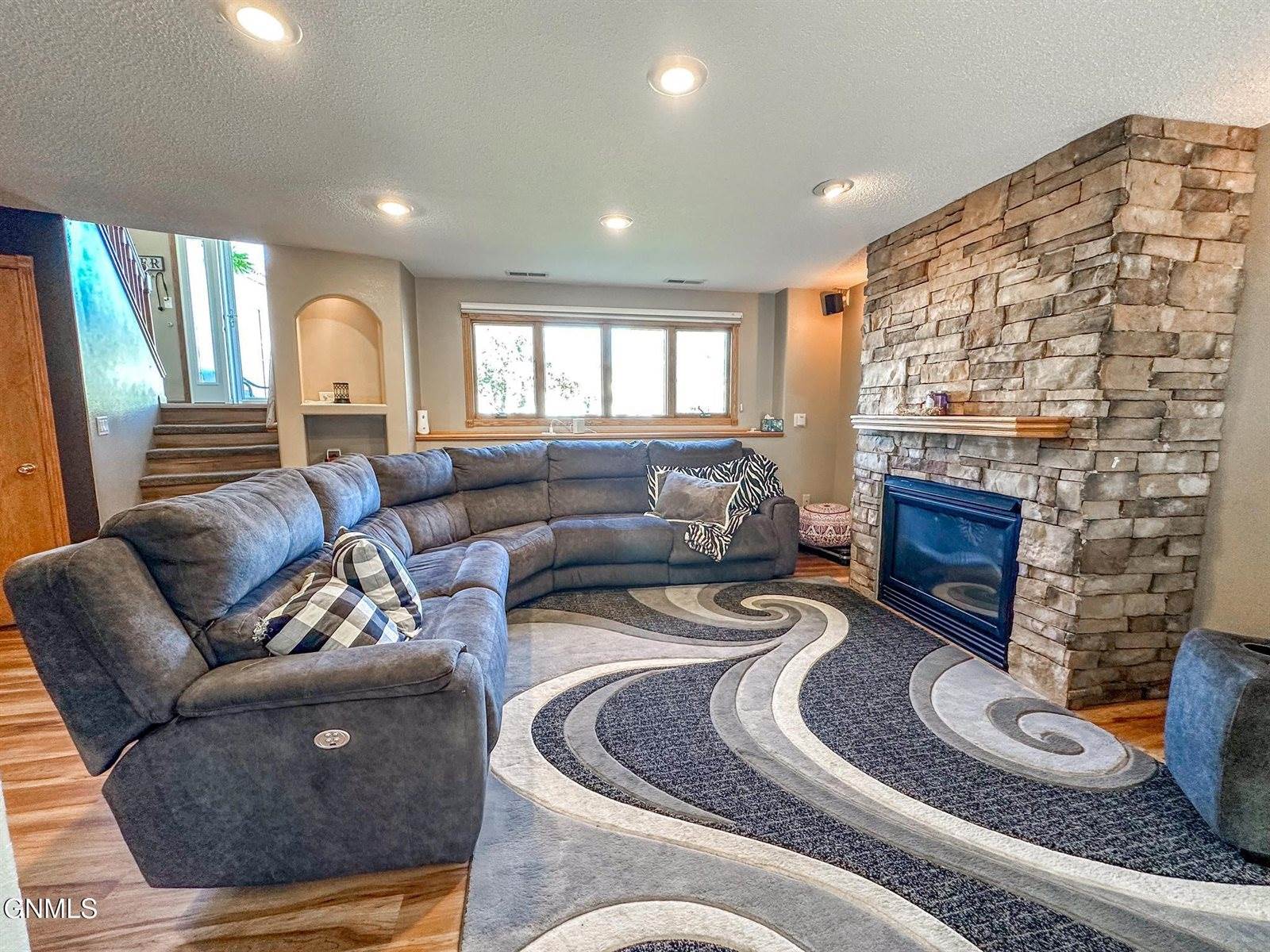 931 Breton Drive, Bismarck, ND 58503