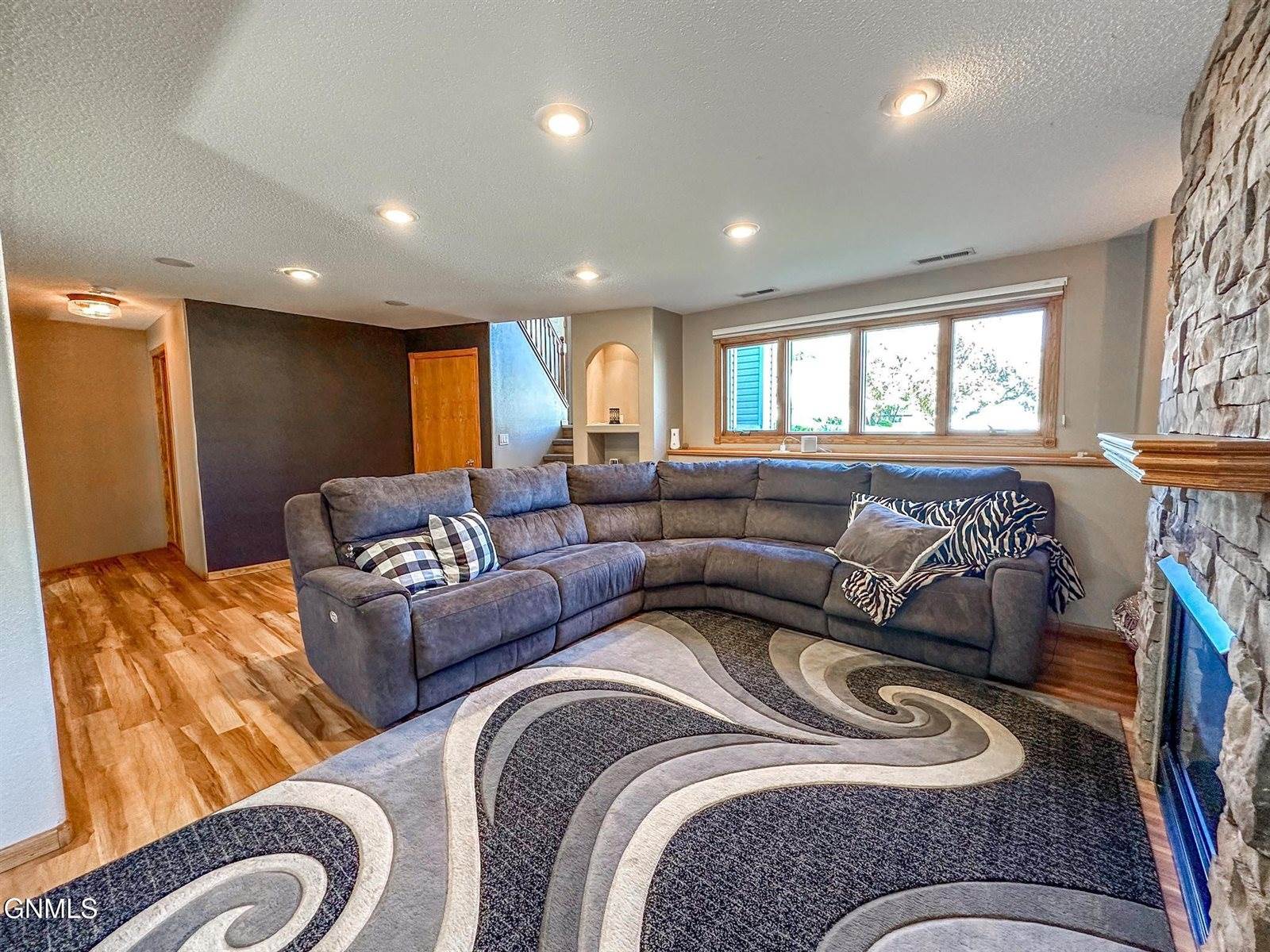 931 Breton Drive, Bismarck, ND 58503