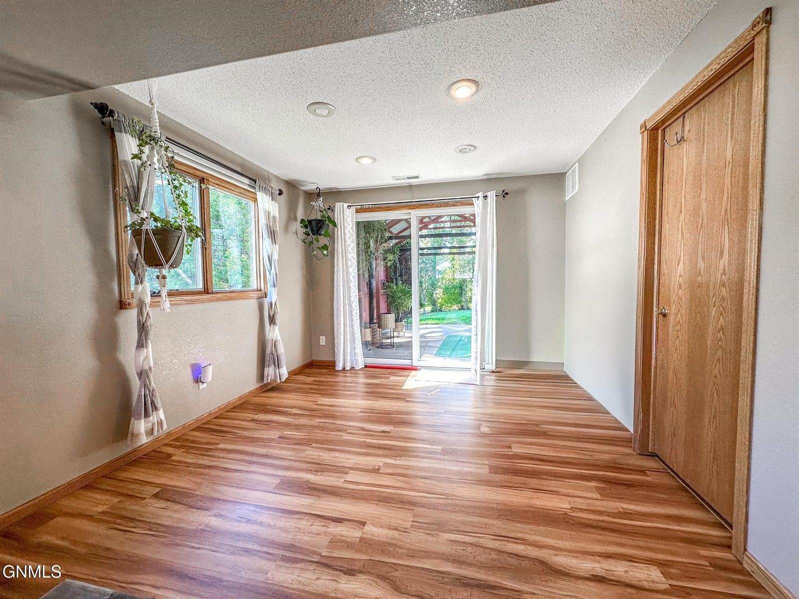 931 Breton Drive, Bismarck, ND 58503