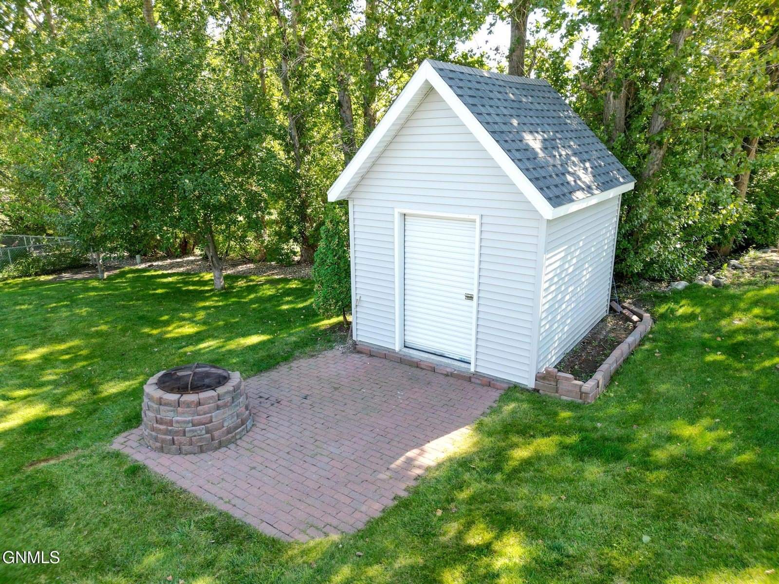 931 Breton Drive, Bismarck, ND 58503