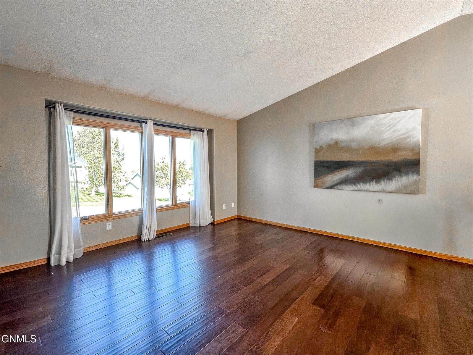 931 Breton Drive, Bismarck, ND 58503