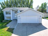 931 Breton Drive, Bismarck, ND 58503
