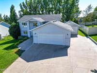931 Breton Drive, Bismarck, ND 58503