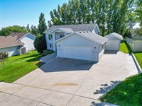 931 Breton Drive, Bismarck, ND 58503