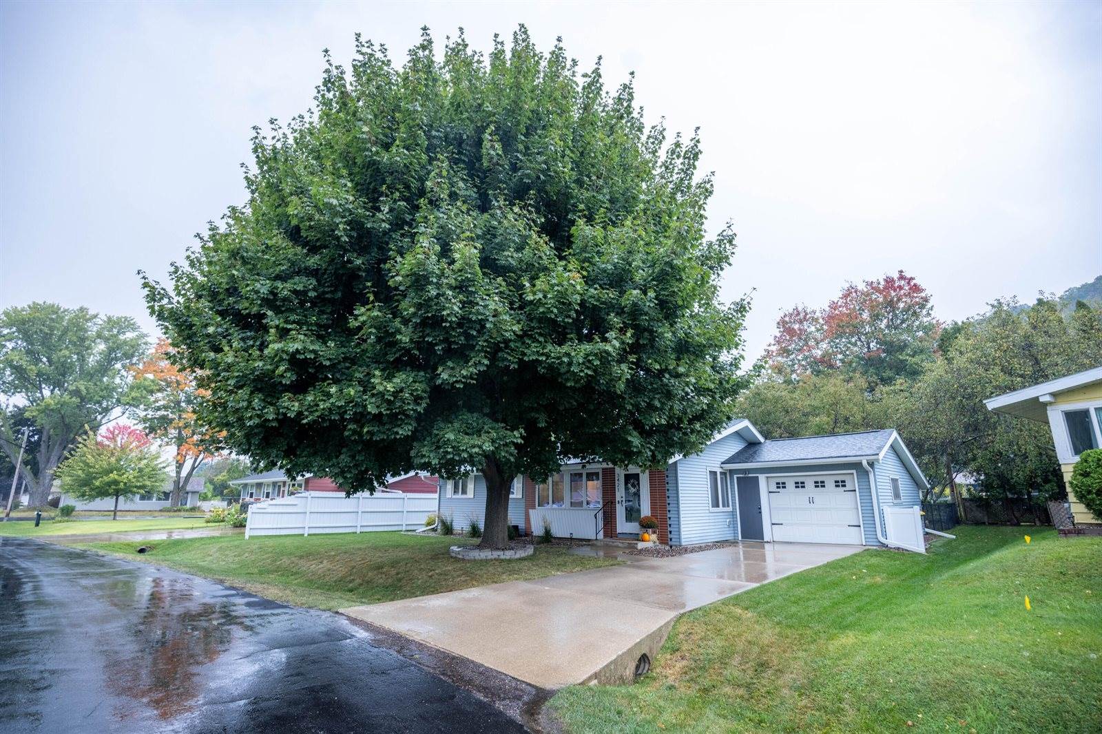 3421 Greenbriar Ct, Shelby, WI 54601