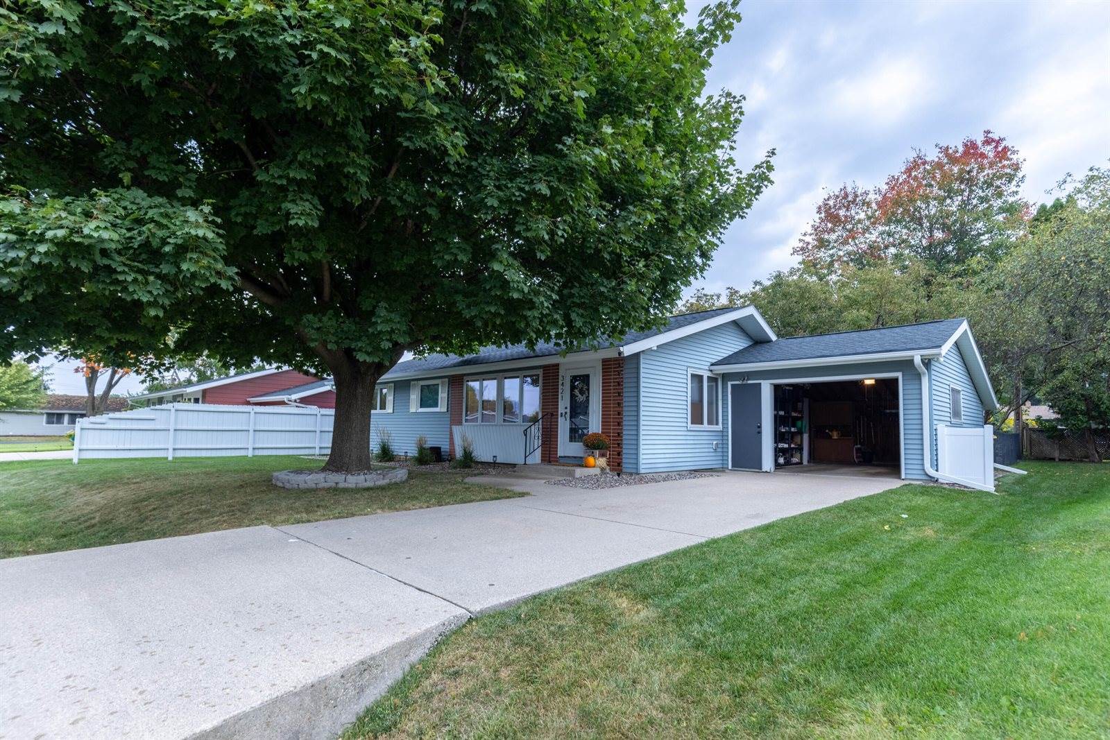 3421 Greenbriar Ct, Shelby, WI 54601