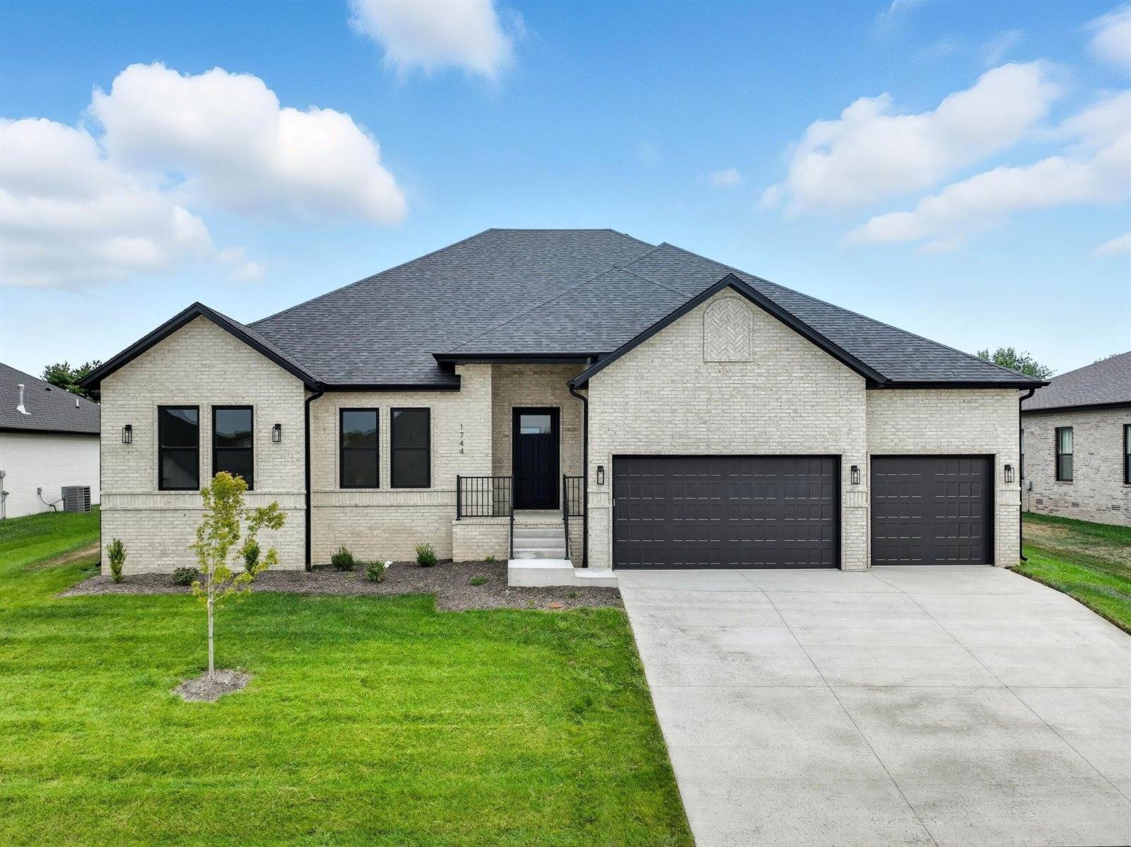 1744 East Cobblestone Drive, Ozark, MO 65721