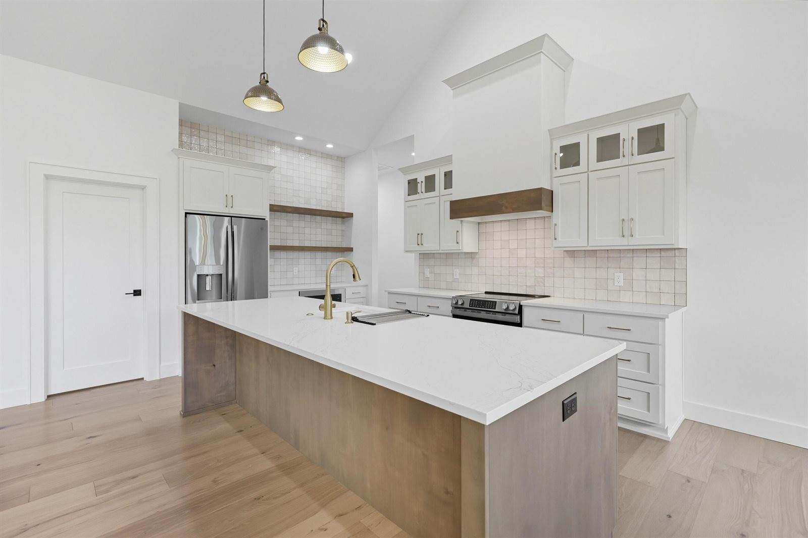 1744 East Cobblestone Drive, Ozark, MO 65721