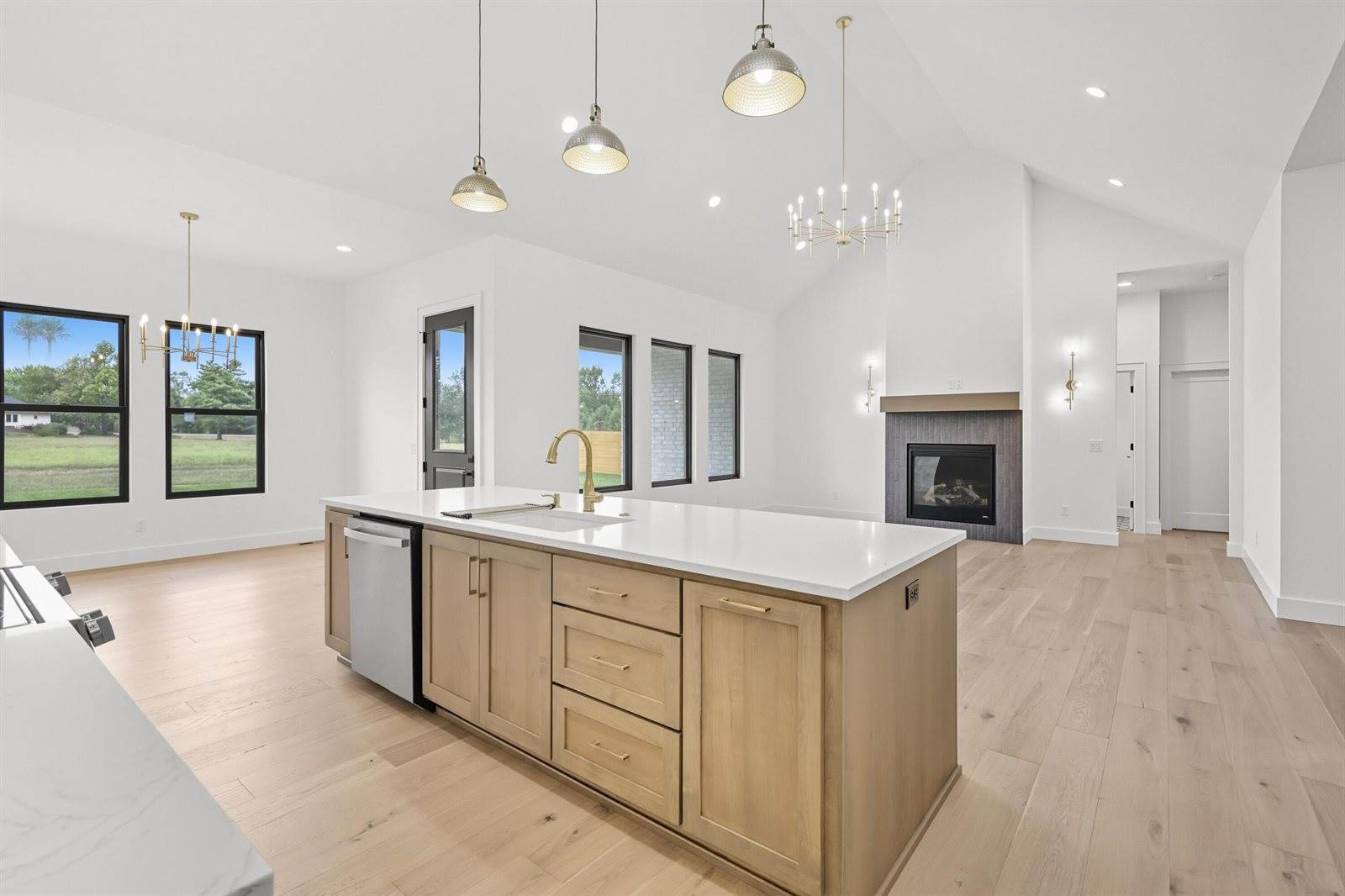 1744 East Cobblestone Drive, Ozark, MO 65721