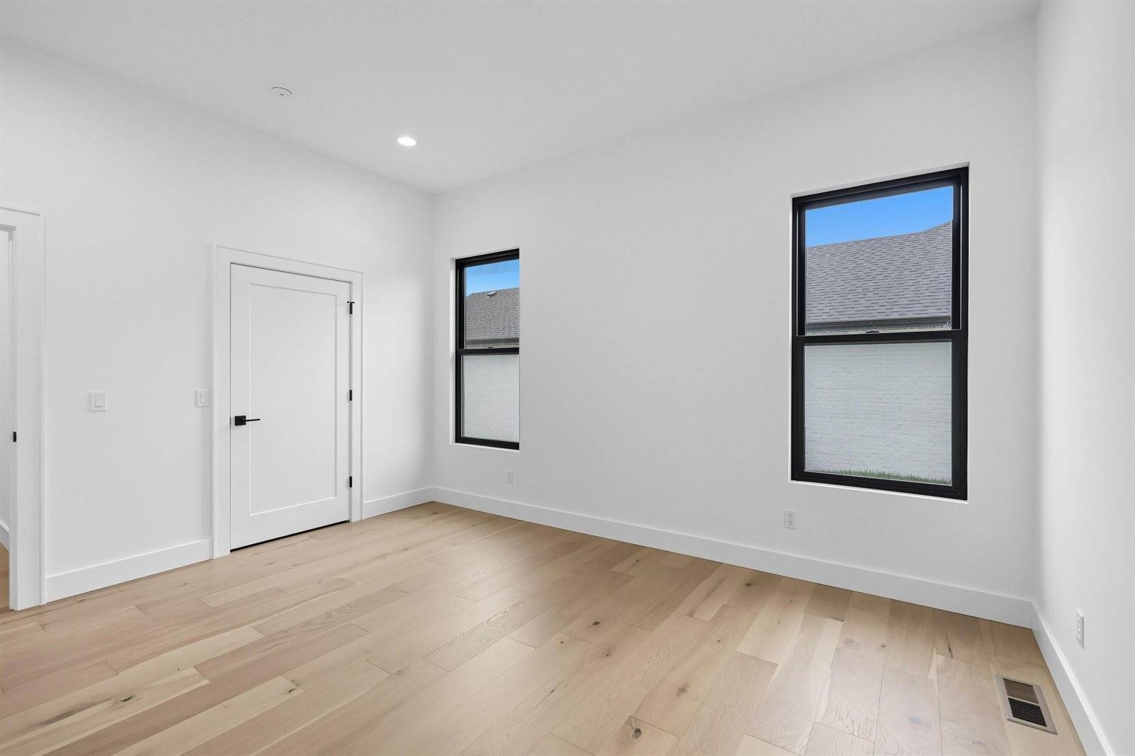 1744 East Cobblestone Drive, Ozark, MO 65721