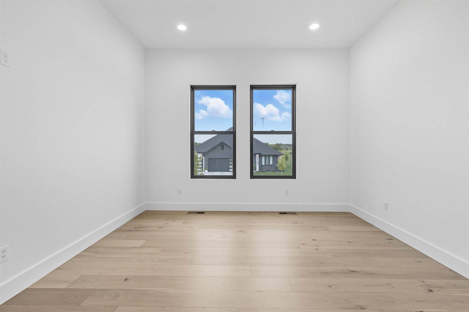 1744 East Cobblestone Drive, Ozark, MO 65721