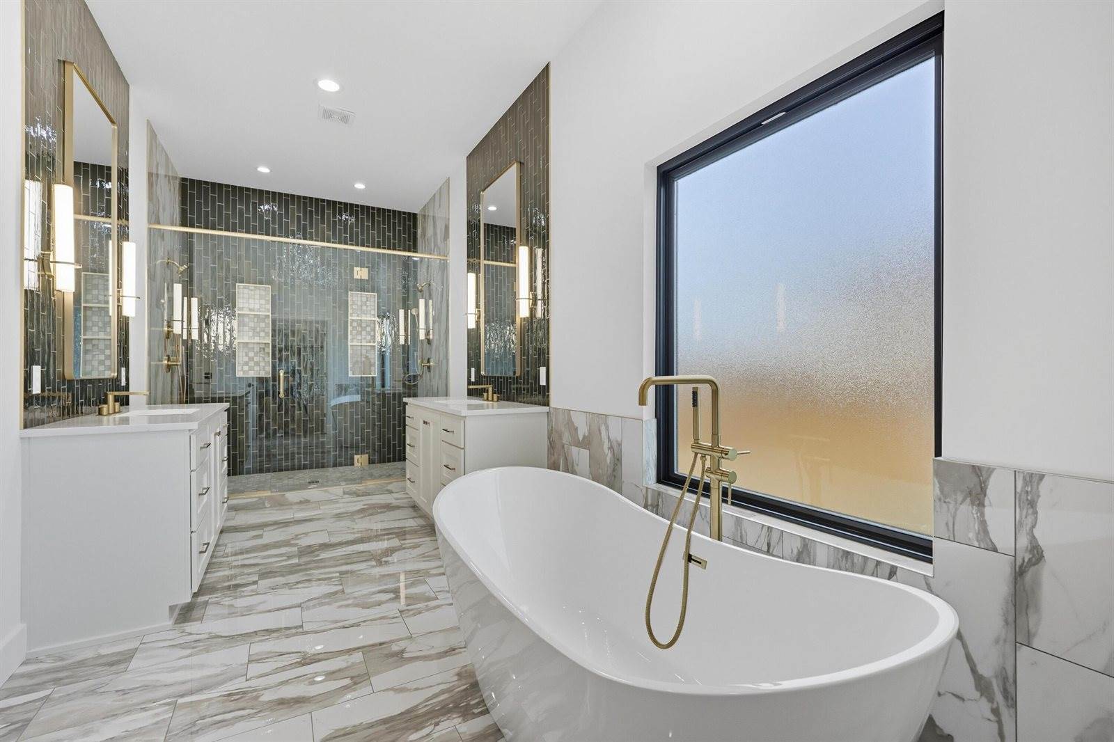 1744 East Cobblestone Drive, Ozark, MO 65721