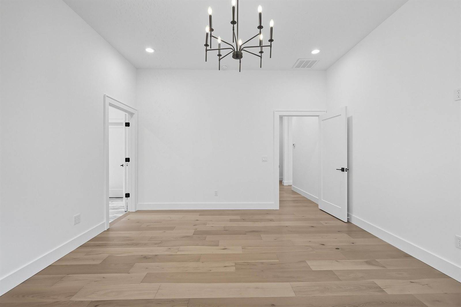 1744 East Cobblestone Drive, Ozark, MO 65721