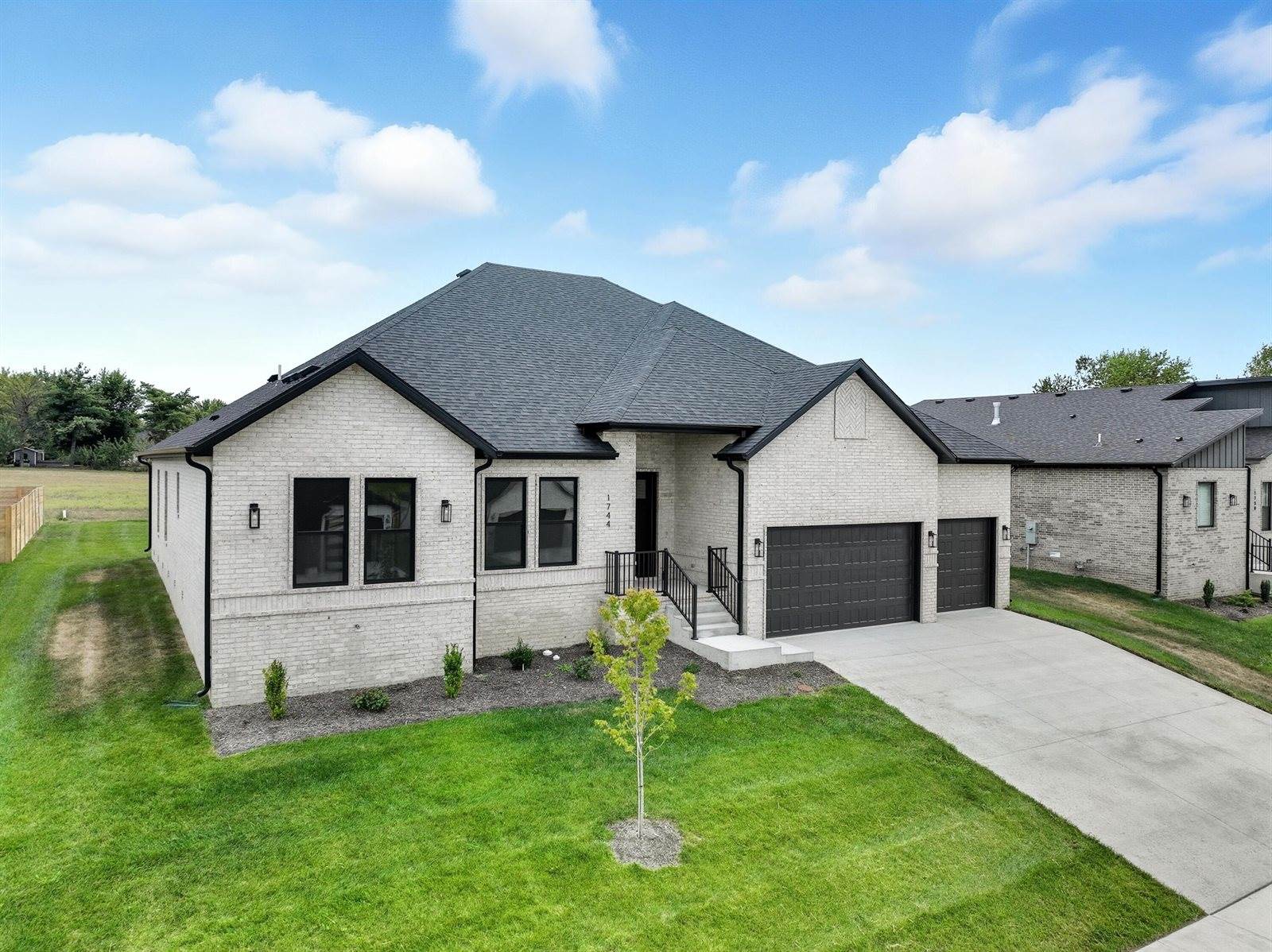 1744 East Cobblestone Drive, Ozark, MO 65721