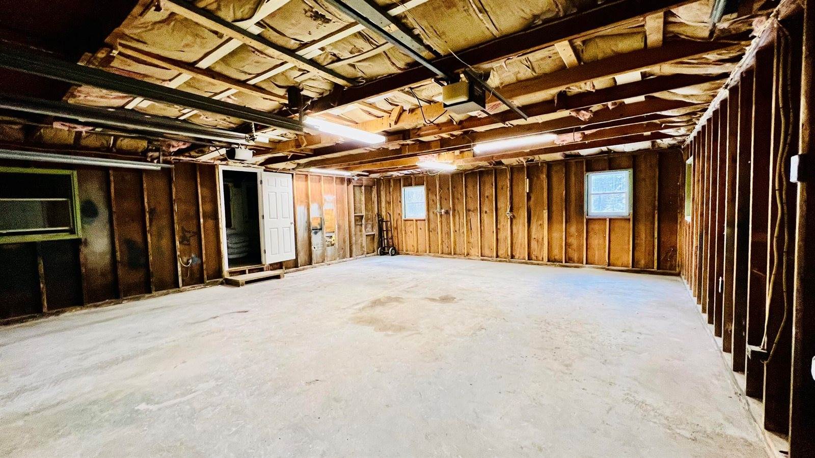 713 Mcgrath Pond Road, Belgrade, ME 04917