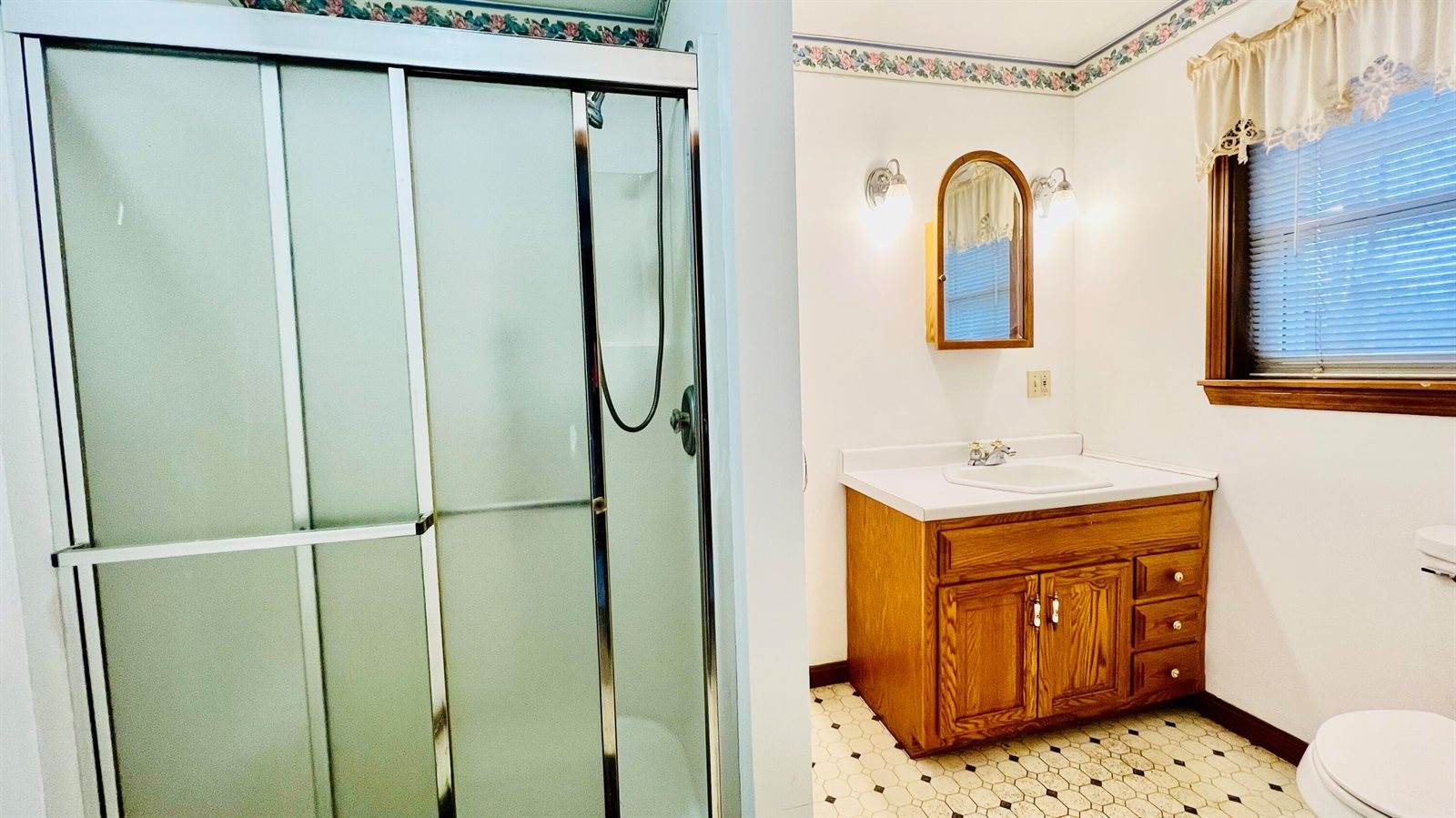 713 Mcgrath Pond Road, Belgrade, ME 04917