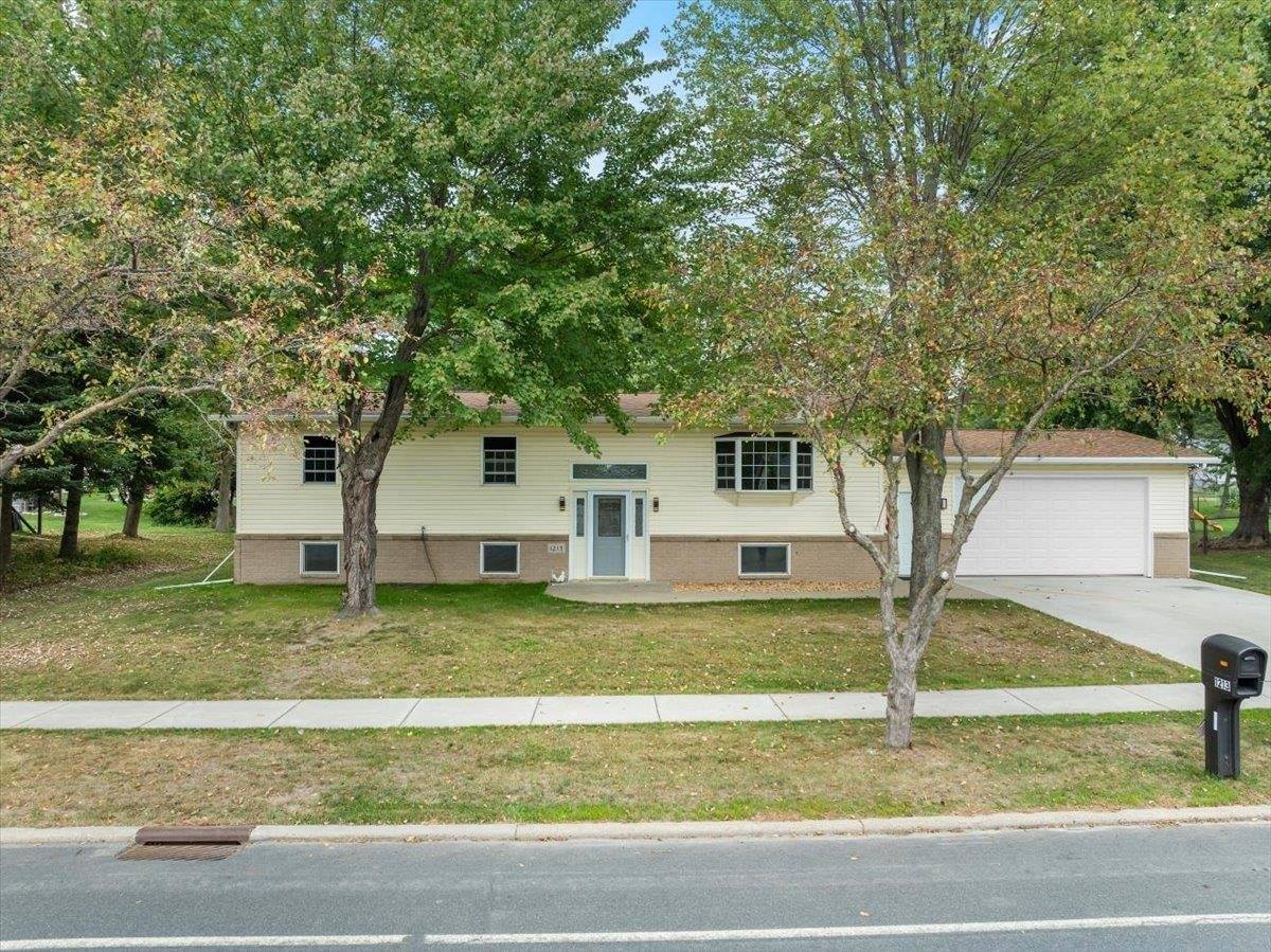 1213 E 29th Street, Marshfield, WI 54449