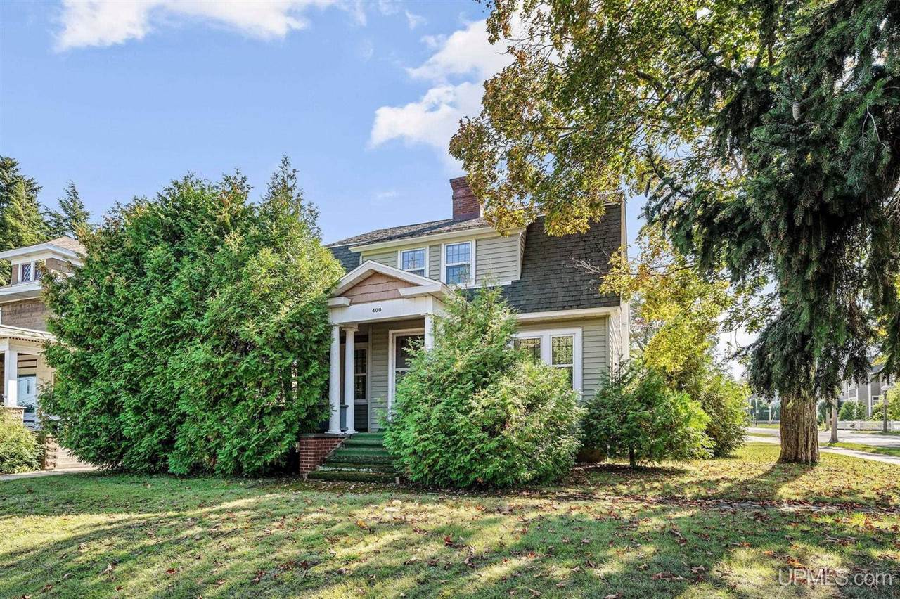 400 E Hewitt Avenue, Marquette, MI 49855