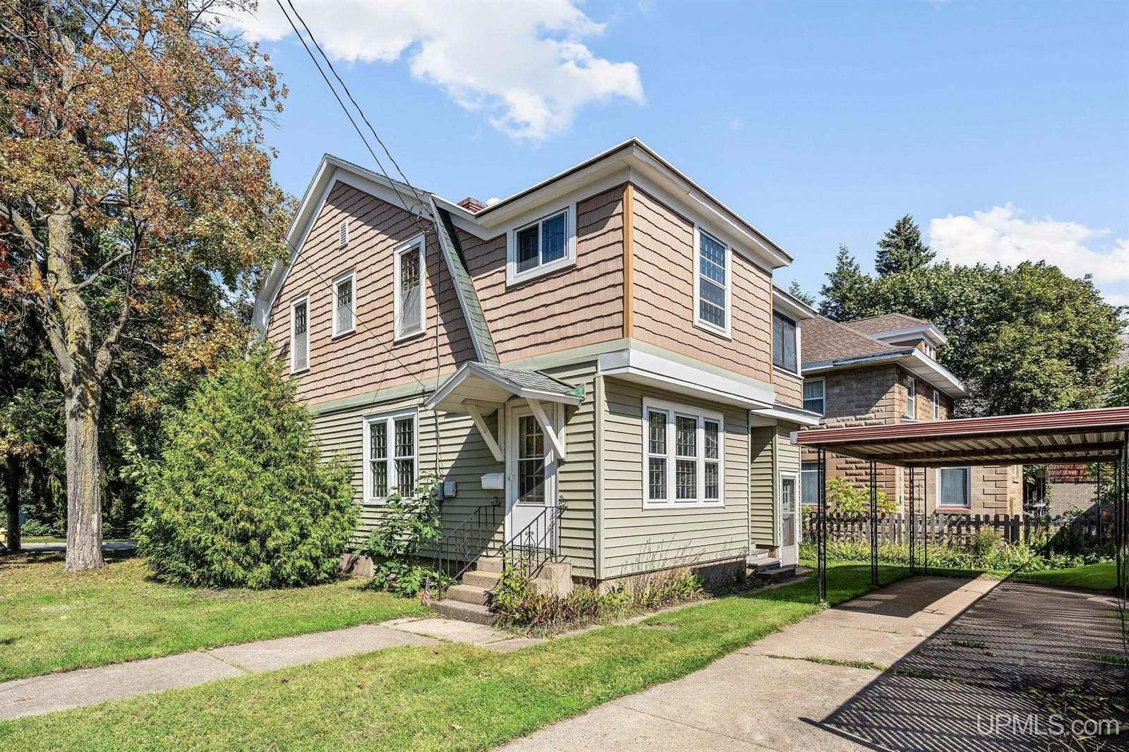 400 E Hewitt Avenue, Marquette, MI 49855