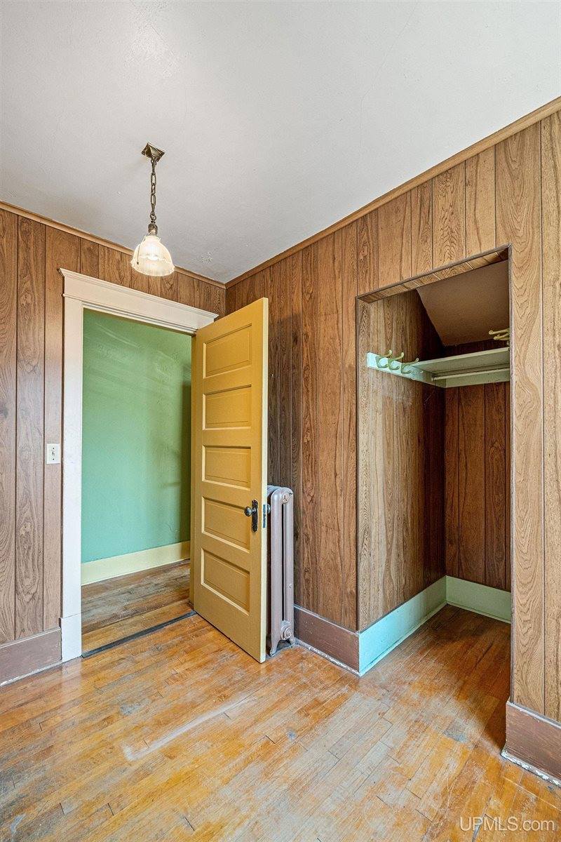 400 E Hewitt Avenue, Marquette, MI 49855