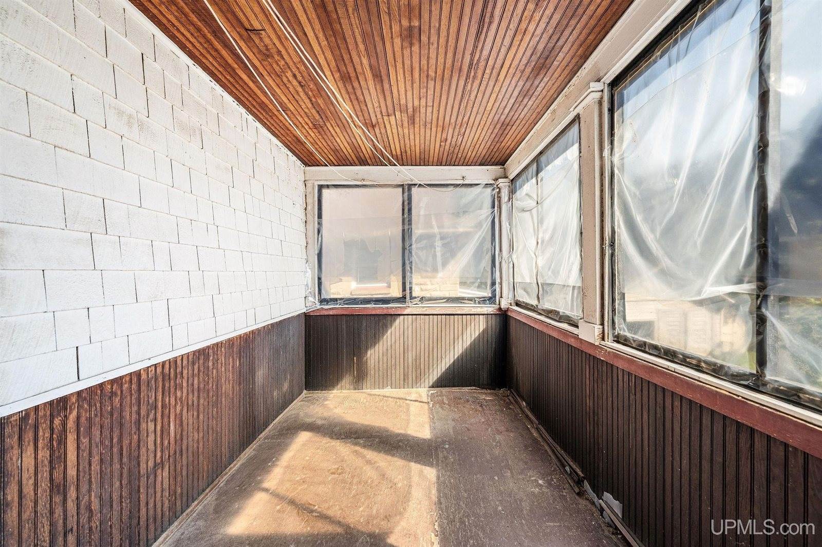 400 E Hewitt Avenue, Marquette, MI 49855