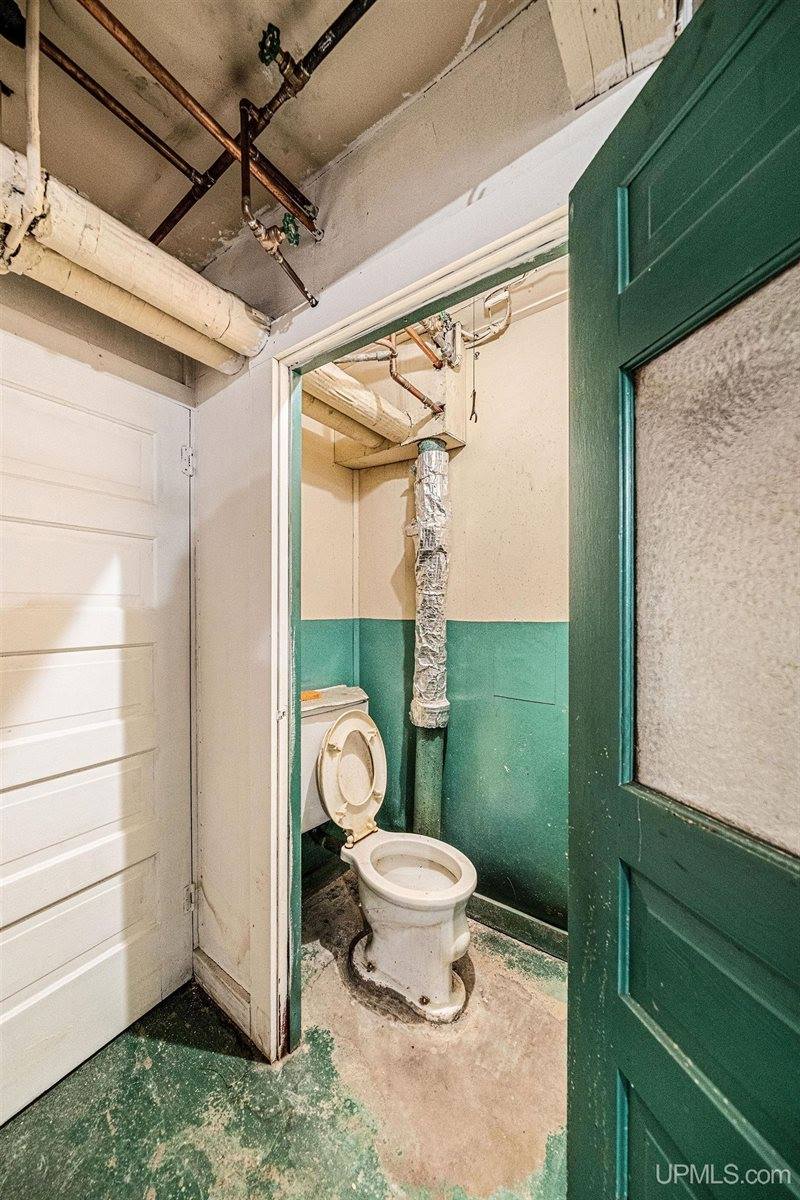 400 E Hewitt Avenue, Marquette, MI 49855