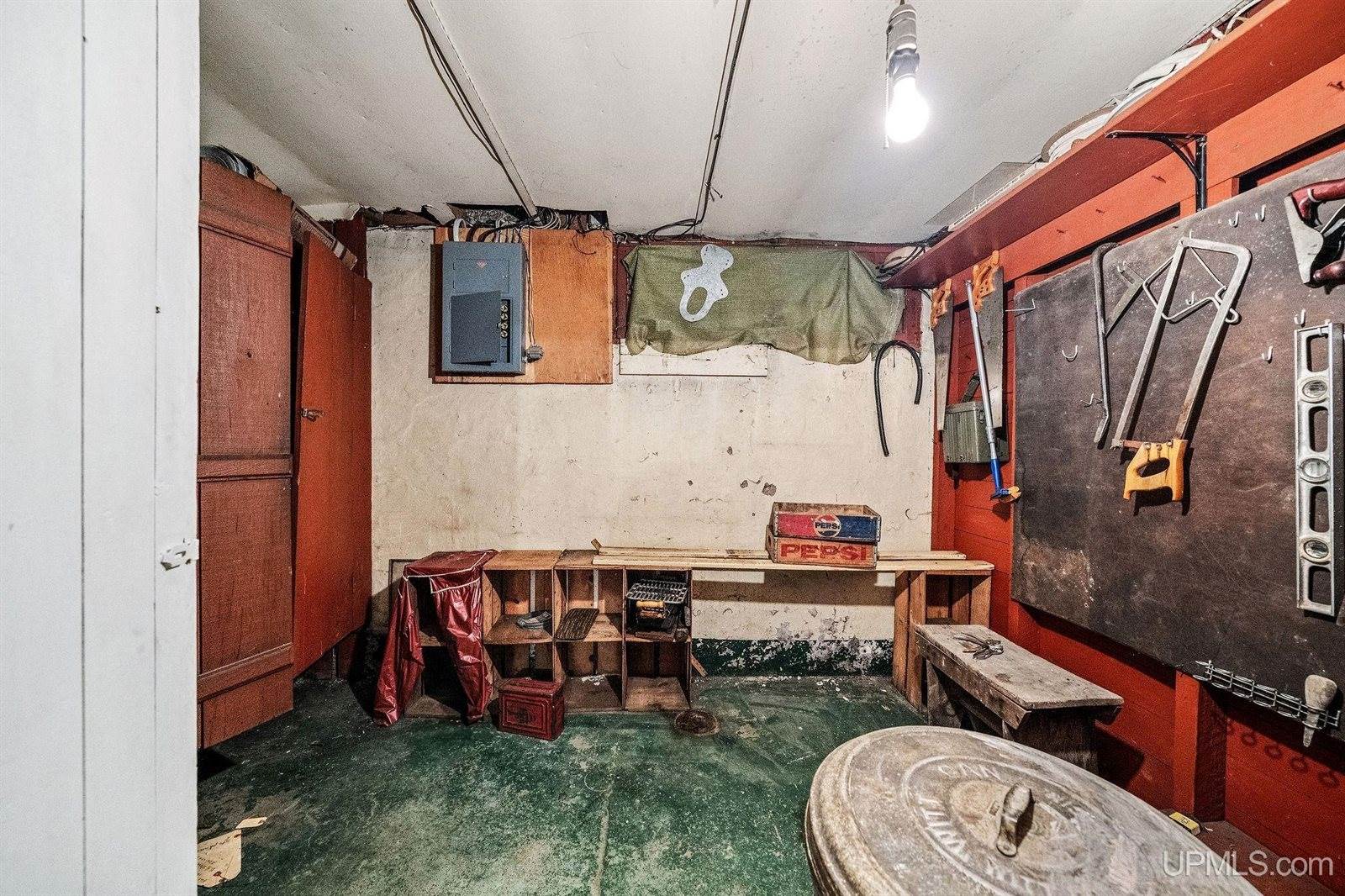 400 E Hewitt Avenue, Marquette, MI 49855