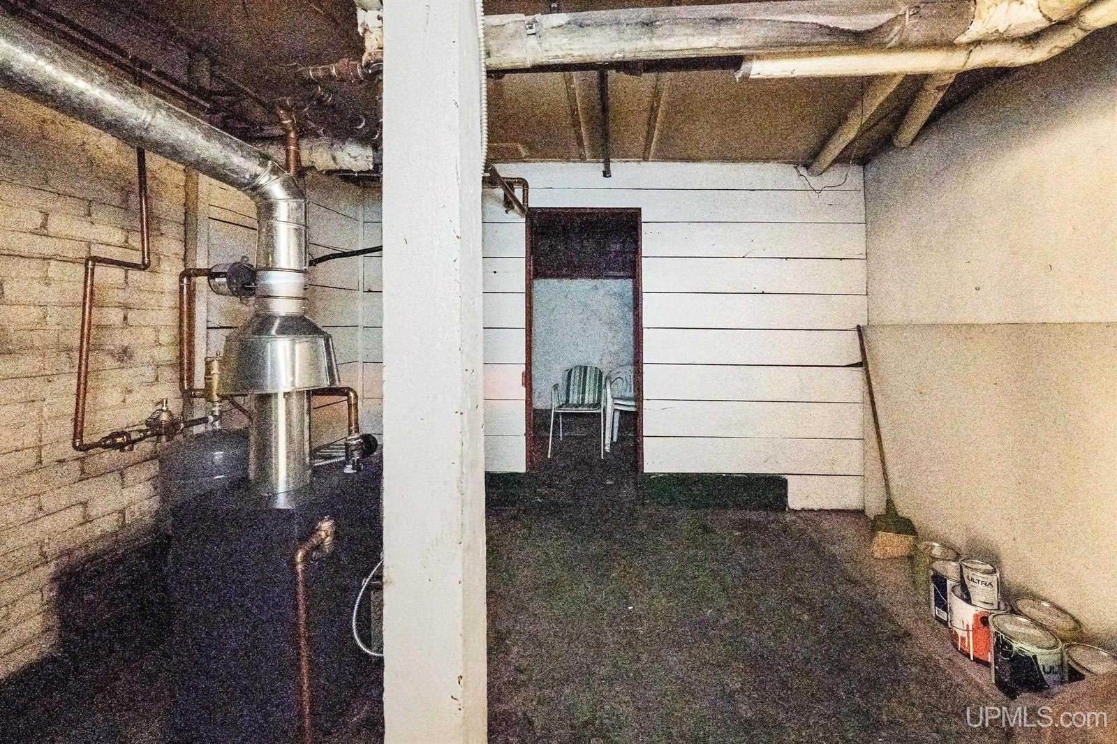 400 E Hewitt Avenue, Marquette, MI 49855