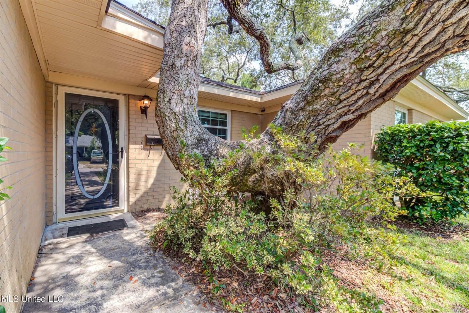 2305 Middlecoff Drive, Gulfport, MS 39507