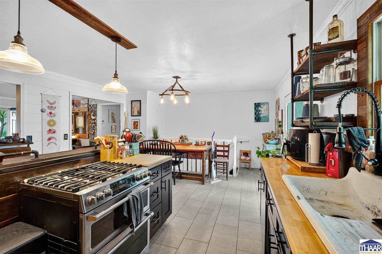 10 Rose, Marshall, IL 62441