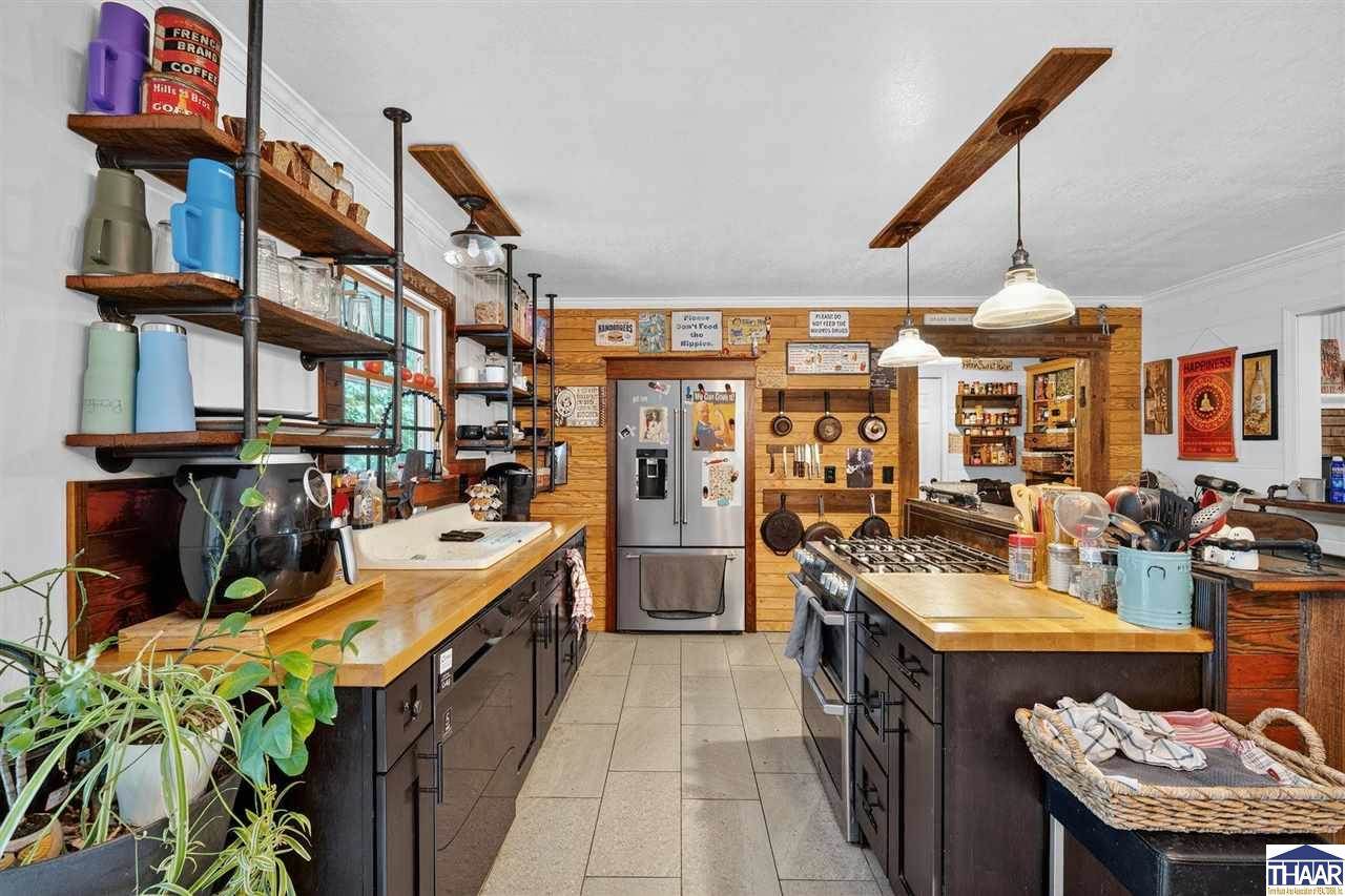 10 Rose, Marshall, IL 62441