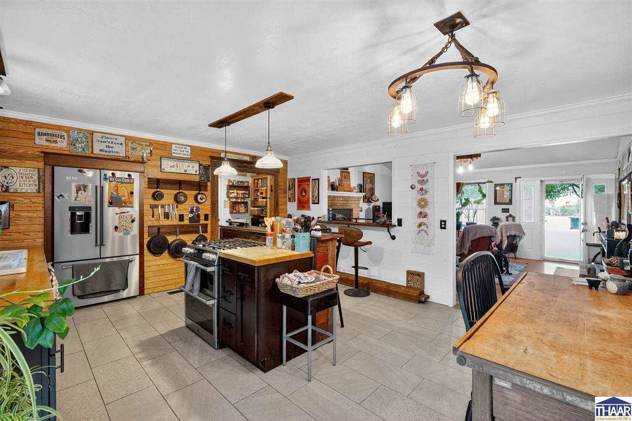 10 Rose, Marshall, IL 62441