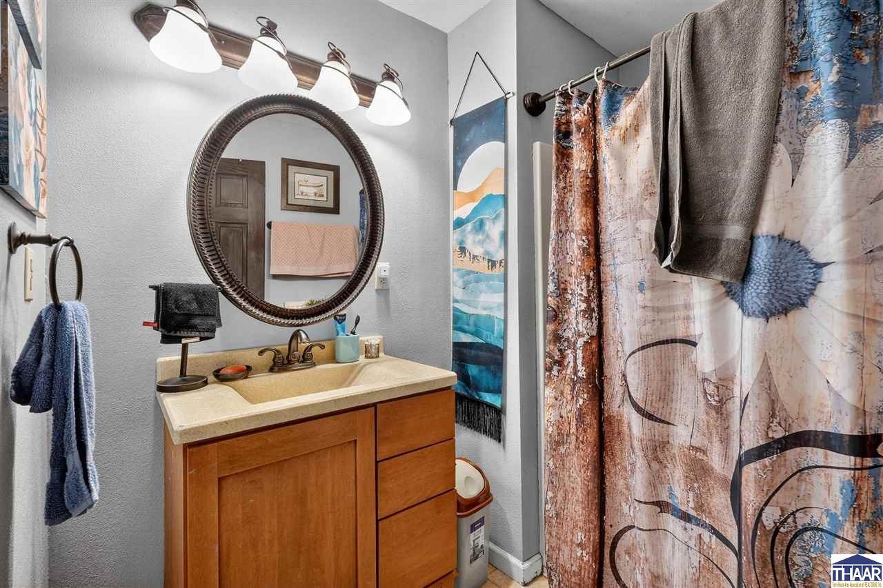 10 Rose, Marshall, IL 62441