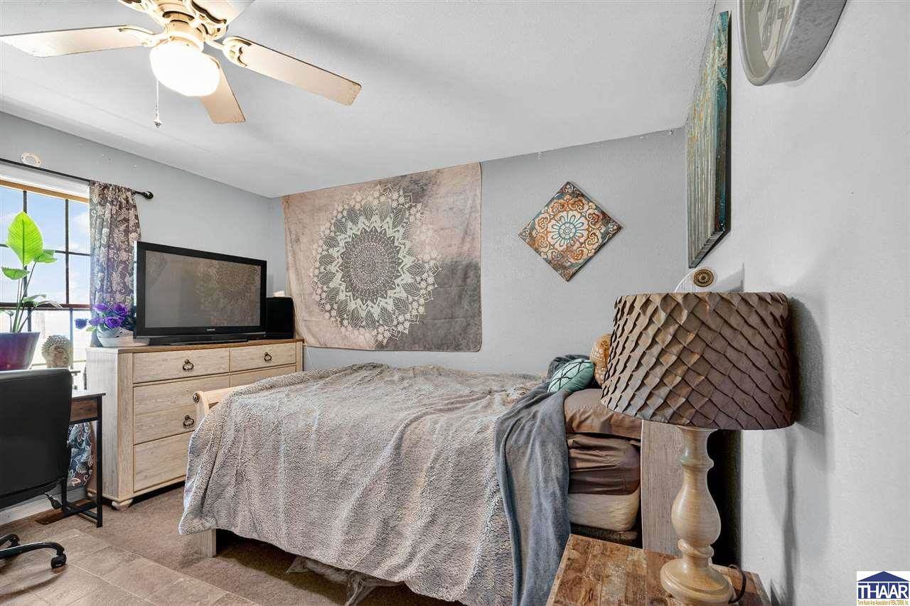 10 Rose, Marshall, IL 62441