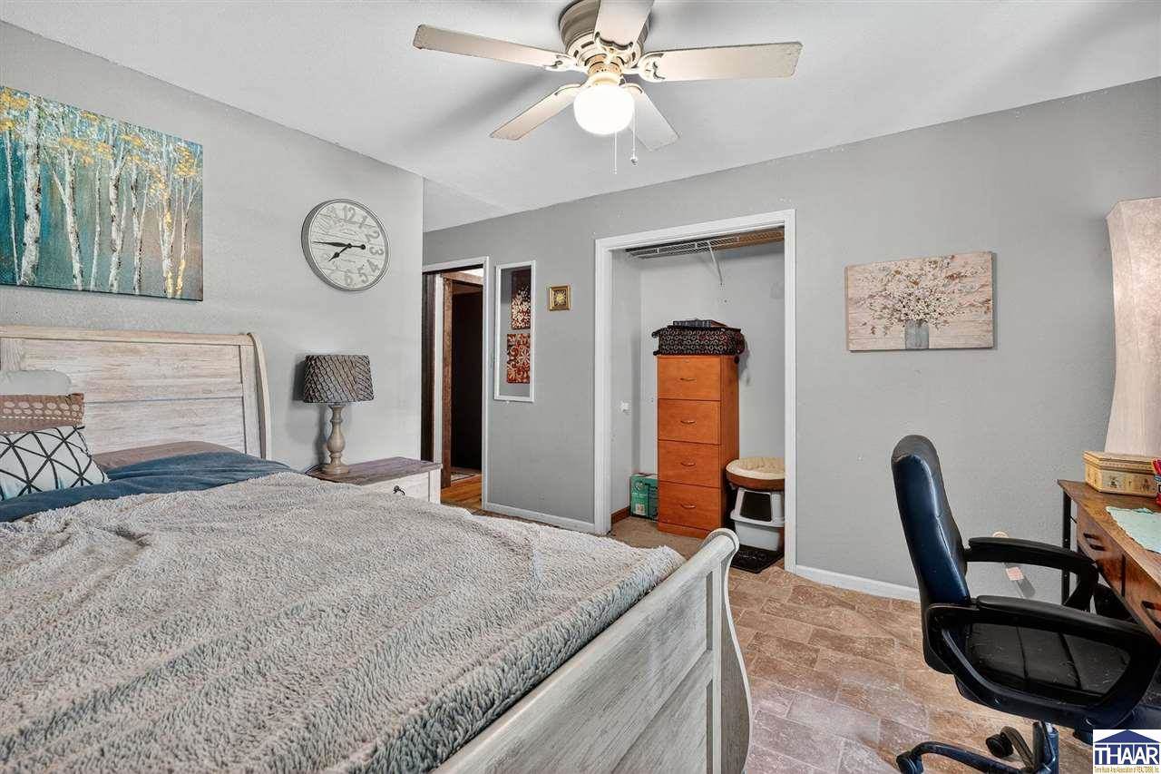 10 Rose, Marshall, IL 62441