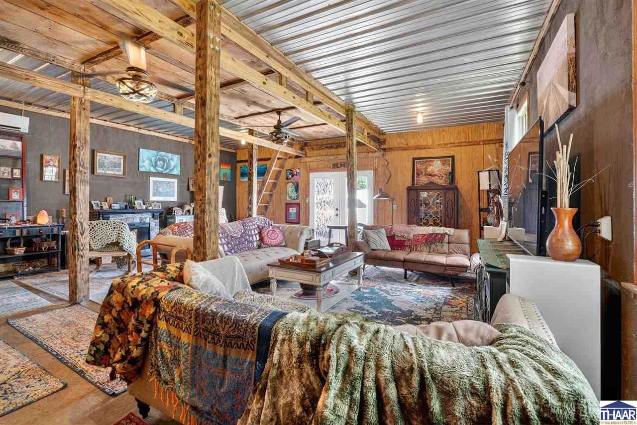 10 Rose, Marshall, IL 62441