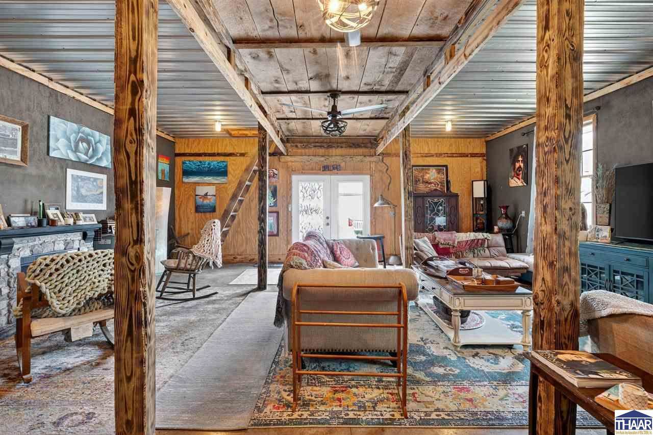 10 Rose, Marshall, IL 62441