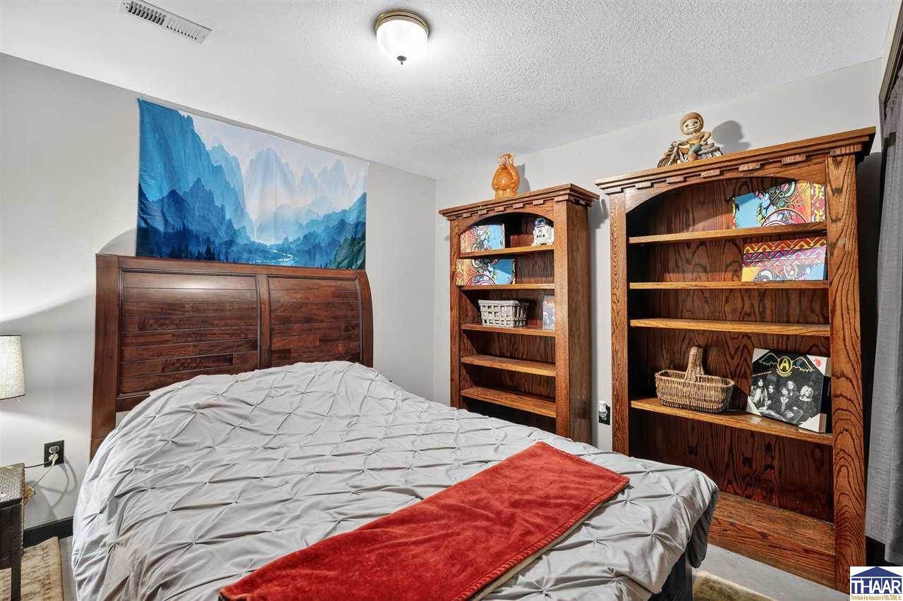 10 Rose, Marshall, IL 62441