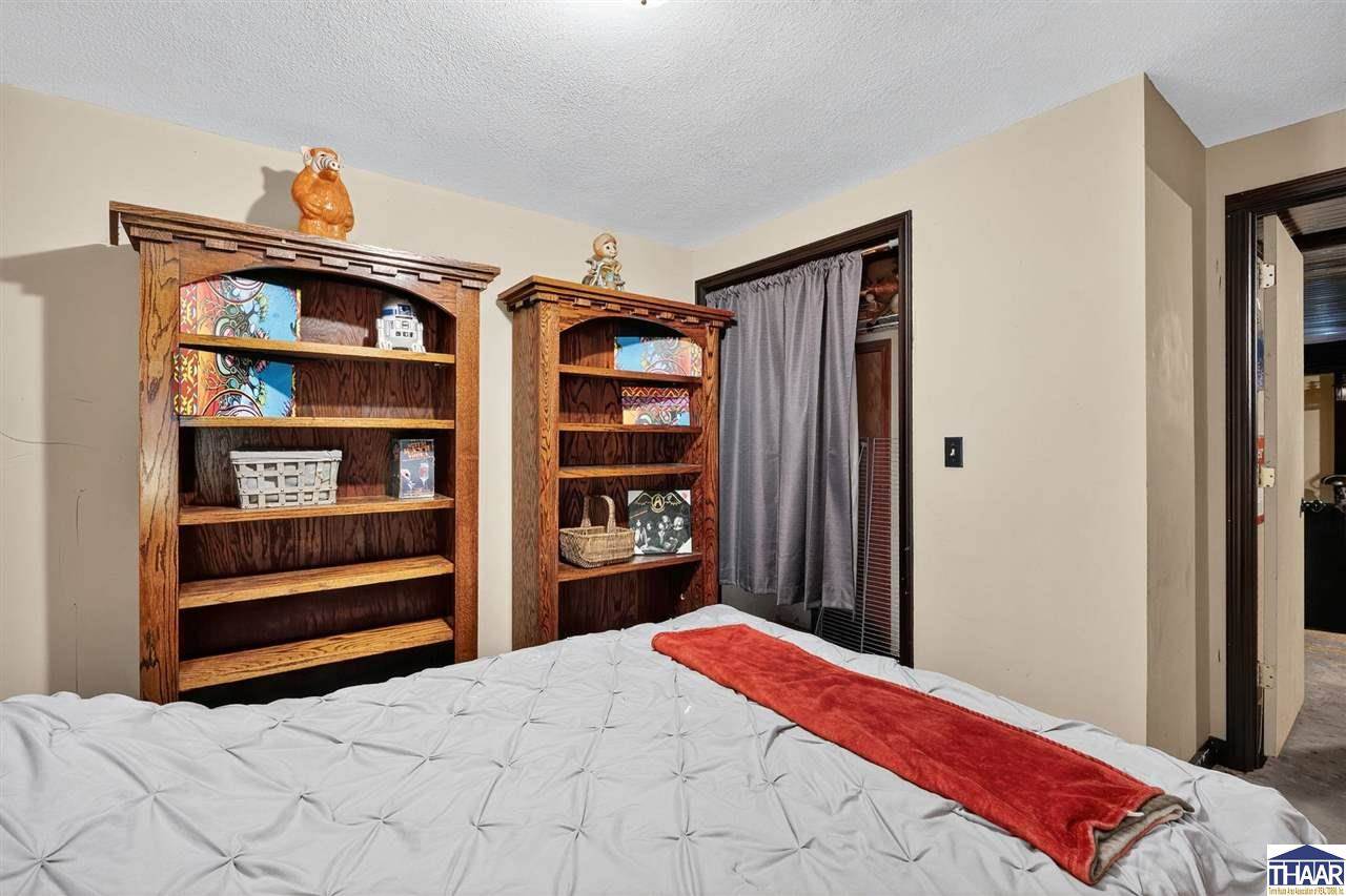 10 Rose, Marshall, IL 62441