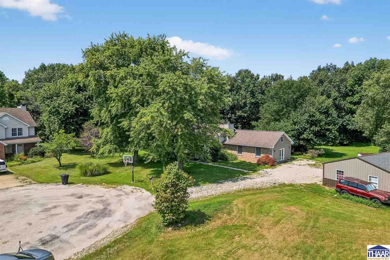 10 Rose, Marshall, IL 62441