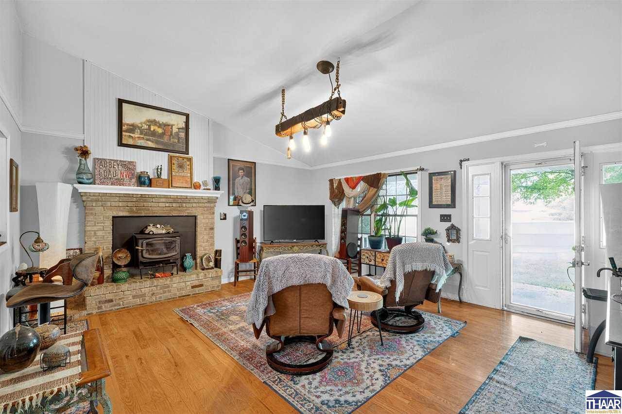 10 Rose, Marshall, IL 62441