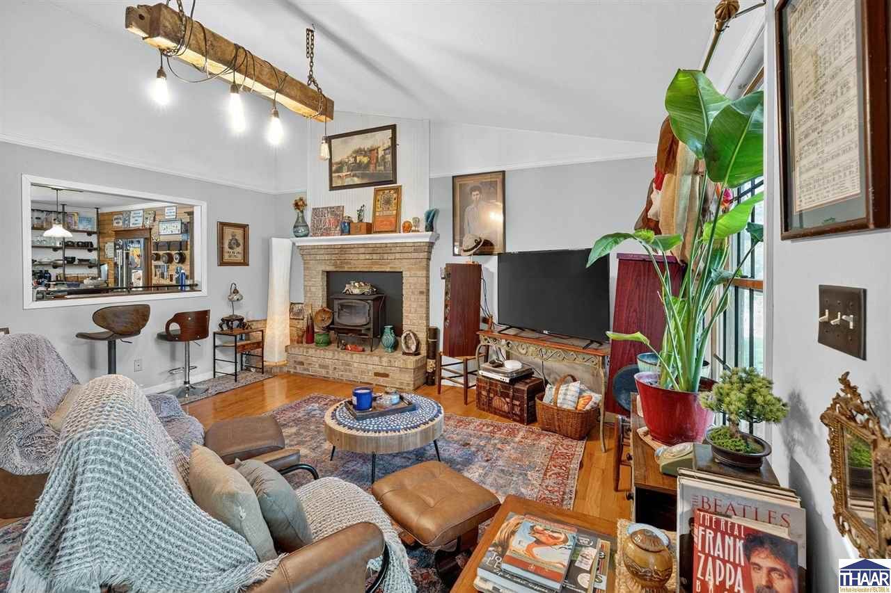 10 Rose, Marshall, IL 62441