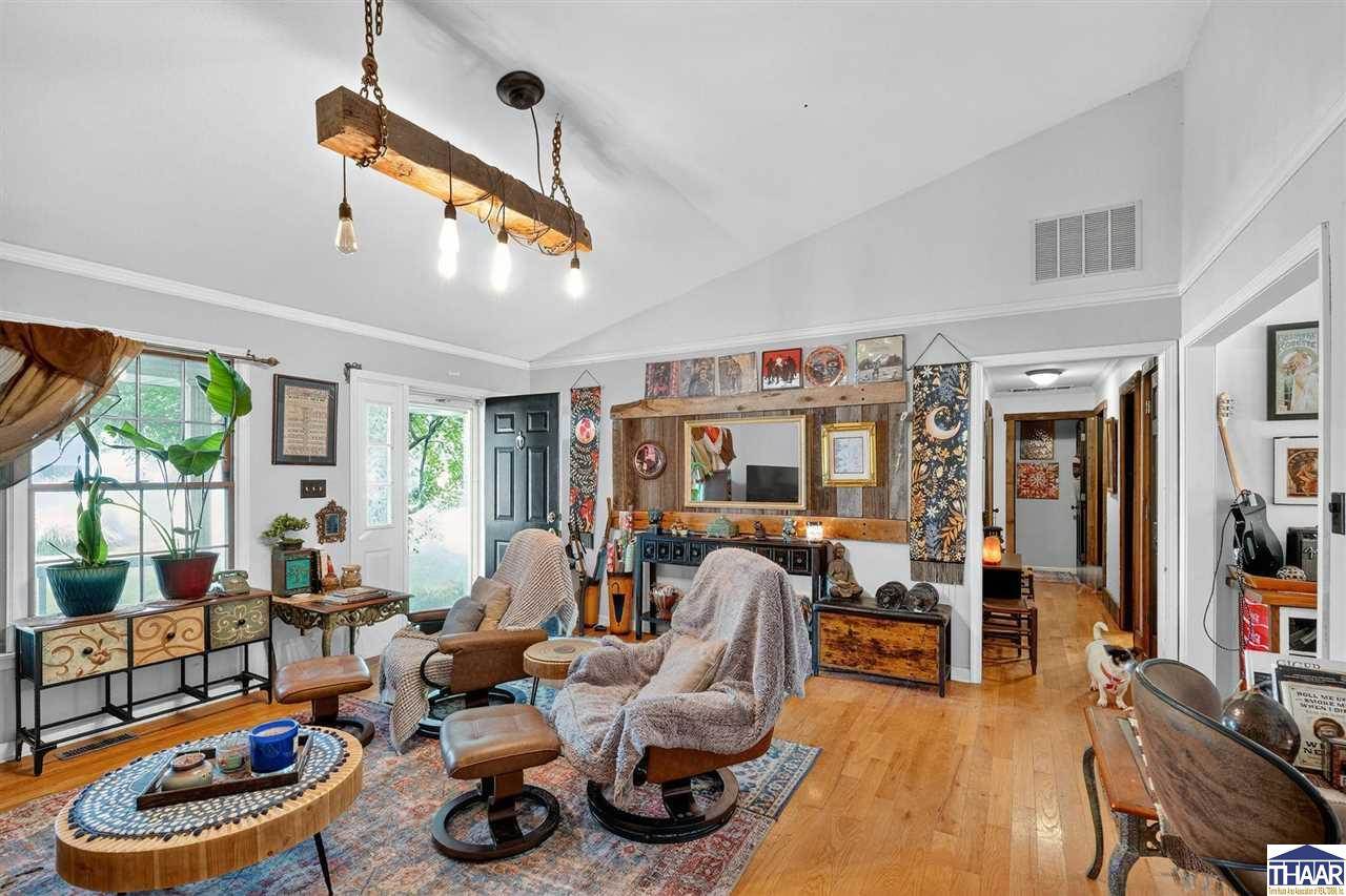 10 Rose, Marshall, IL 62441