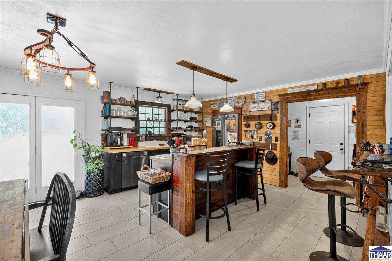 10 Rose, Marshall, IL 62441