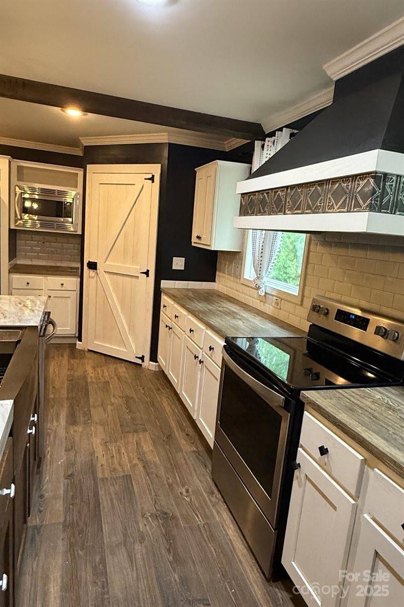 824 Dillsboro Road, Sylva, NC 28779