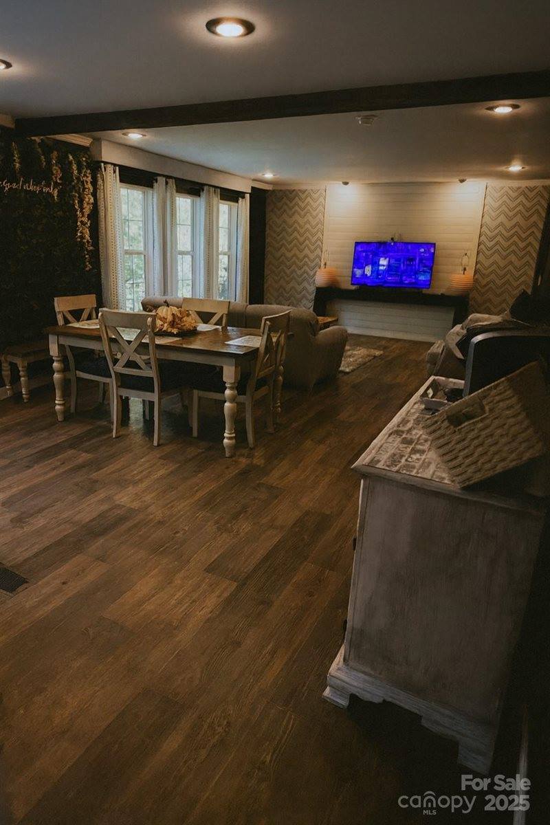 824 Dillsboro Road, Sylva, NC 28779