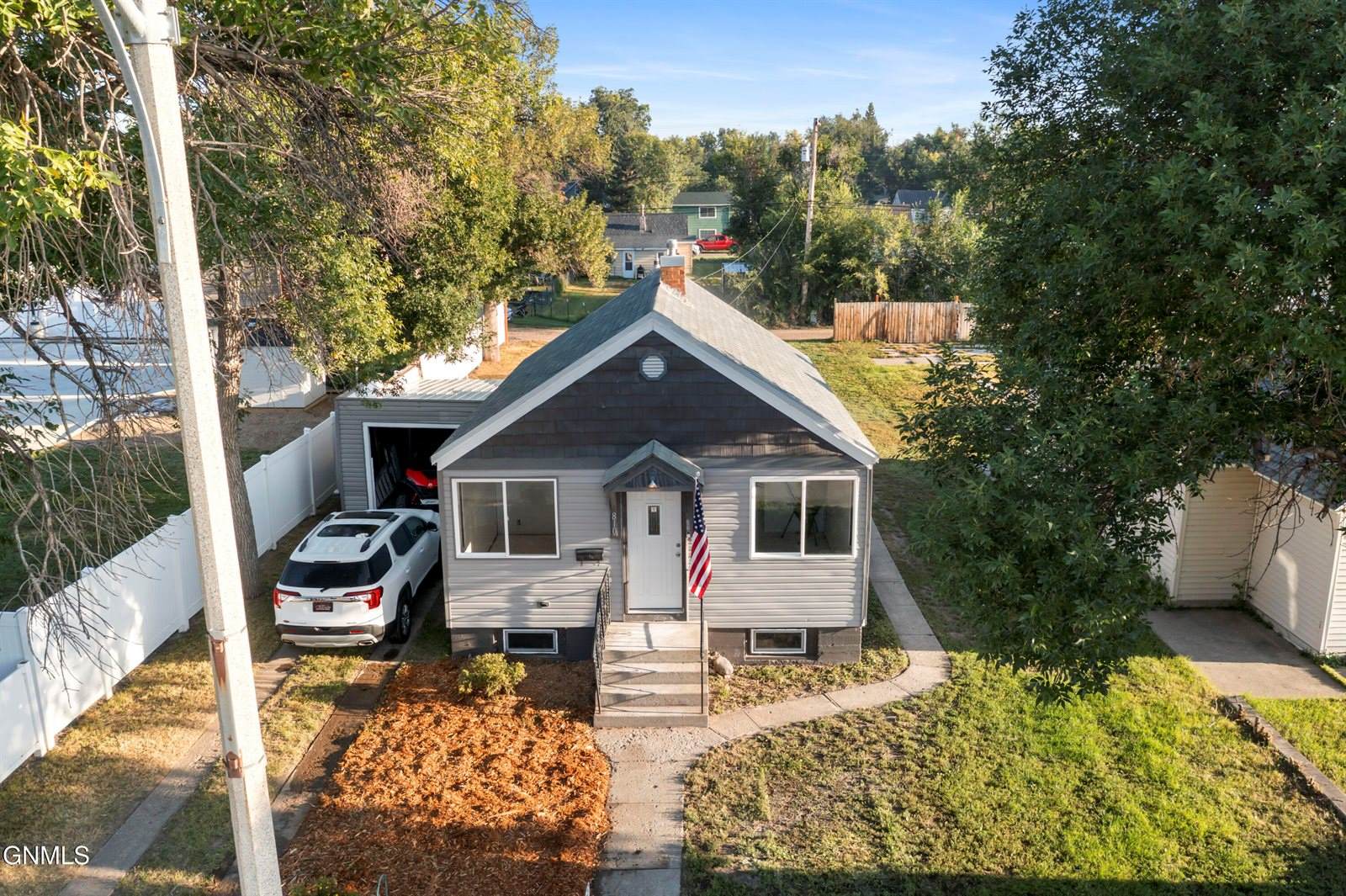 810 2nd Street West, Williston, ND 58801