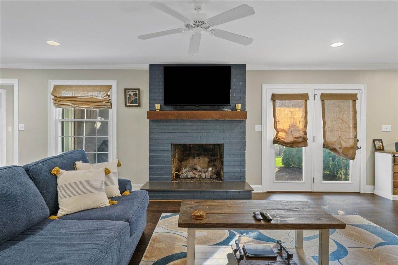 702 Wedgewood Circle, Bowling Green, KY 42103